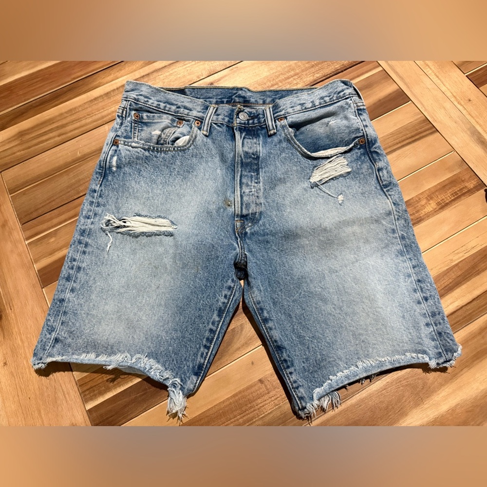 Levi’s Men’s Jean Shorts Distressed Sz 32